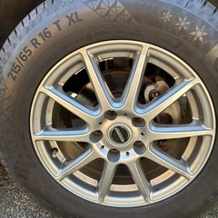 山あり　スタッドレスタイヤ　215/65/16の画像