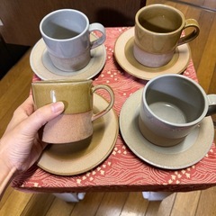 コーヒーカップ4つの画像