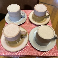 コーヒーカップ4つの画像