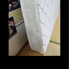 シングルベットマットレスの画像