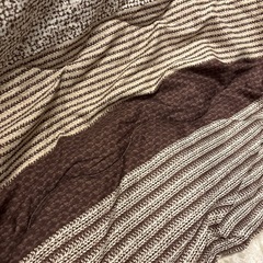 シンプルなブラウンベースのこたつ布団の画像