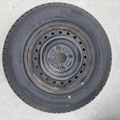 2本は新品グッドイヤー‼️軽自動車、スタッドレスタイヤホイールセット　奥様のタントに⭐︎の画像