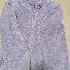 ellesseジャンパー、ユニクロジップアップ、運動靴の画像