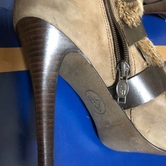 美品　フェイクファー　ショートブーツ　ヒール10cmの画像