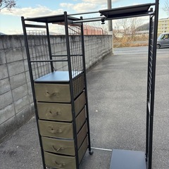 収納と洋服掛けの画像