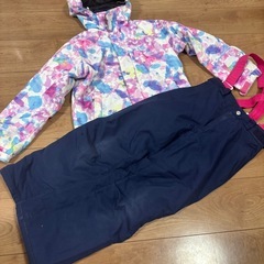 可愛い女の子 スキー　スノーウェアの画像