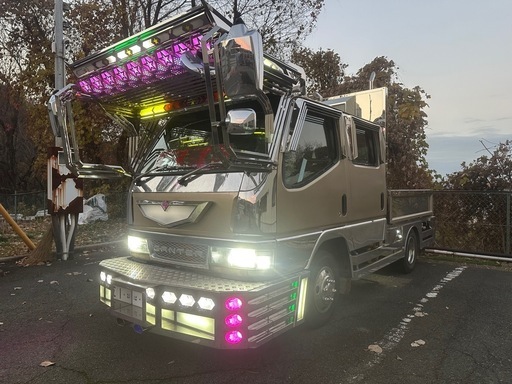 デコトラキャンターダブルキャブマニ割り煙突マフラー5速MT (sa