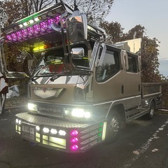 デコトラ　キャンター　ダブルキャブ　マニ割り　煙突マフラー　５速ＭＴの画像