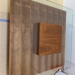 ガラステーブルの画像