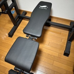 バーベルとラックとベンチ
の画像