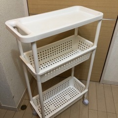 3段キャスター付きワゴン美品の画像