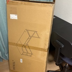 オフィス用デスク・椅子・棚セットの画像