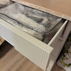 軽くて丈夫、子ども服にも◎｜衣類用プラたんす 4段の画像