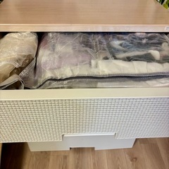 軽くて丈夫、子ども服にも◎｜衣類用プラたんす 4段の画像