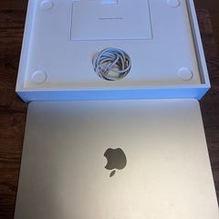 Apple MacBook Air (M2) 本体 箱付き状態良好の画像