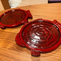 焼き物タンブラーと菓子皿の画像