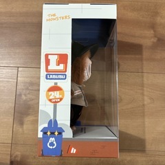 【限定品】店員ラブブ LABUBU WackyMart ぬいぐるみペンダント の画像