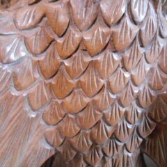 ★鷹の木彫り置物の画像