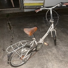 折りたたみ自転車 かご・荷台付き／中古・現状渡しの画像