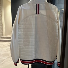TOMMY HILFIGER 中綿ジャケット ホワイトの画像