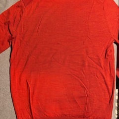 UNIQLO メンズ　セーター　M カラー　赤に近いオレンジ？の画像