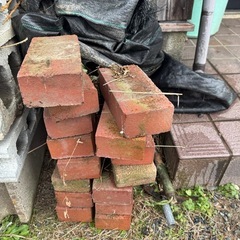 (取引中)レンガ　60個程度　まとめて引き取りの画像