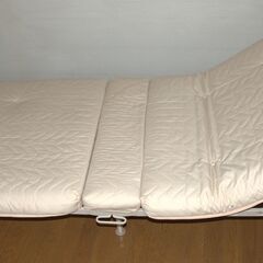 折り畳みベッド　リクライニング機能付きの画像