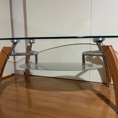 ガラスローテーブルの画像