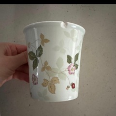 wedgwood マグカップ緑　欠けありの画像