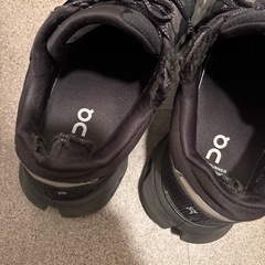 男性用On スニーカー　26cmの画像