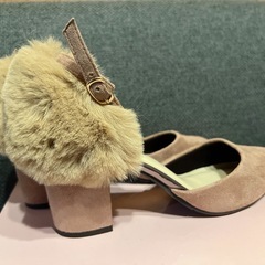 【ほぼ新品】ピンクのベロア ファー ヒール 24cmの画像