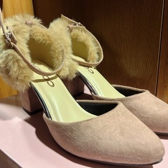 【ほぼ新品】ピンクのベロア ファー ヒール 24cmの画像