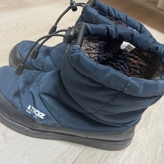 moz スノーブーツ　紺色　24センチ　難ありの画像