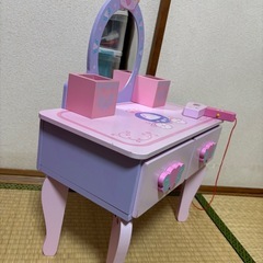 子ども用木製ドレッサーの画像