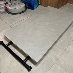 昇降式ダイニングテーブル　モルタル調の画像