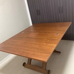 Calligaris(カリガリス)昇降式伸長テーブルの画像