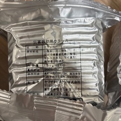 保存パン4缶＋クラッカー4袋 = 8点セットの画像