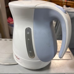 電子レンジ、トースター、湯沸かし器の画像