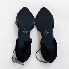 メヌエ 22cm パープル ベロア調 ストラップパンプス アンクルストラップ ベロア ベルベット ポインテッドトゥ フォーマルの画像