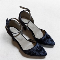 メヌエ 22cm パープル ベロア調 ストラップパンプス アンクルストラップ ベロア ベルベット ポインテッドトゥ フォーマルの画像