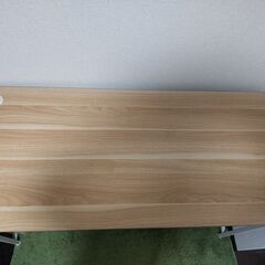 ホームセンター コーナンで去年の11月に購入した一般的なテーブルになります。の画像