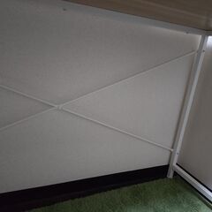 ホームセンター コーナンで去年の11月に購入した一般的なテーブルになります。の画像