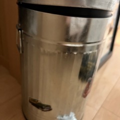ゴミ箱の画像