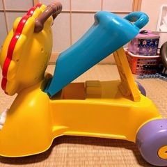 子ども　足蹴り　車　あんよの画像
