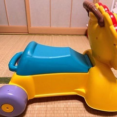 子ども　足蹴り　車　あんよの画像