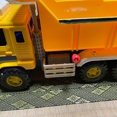 【1/4〜12時の直接引き取り】ミニカー3台（ノア、ダンプカー、パワーショベル）の画像