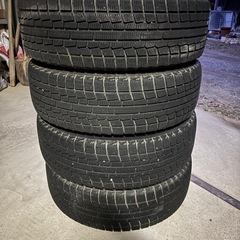 スタッドレスタイヤの画像