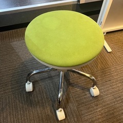 ゴロ付き丸椅子の画像