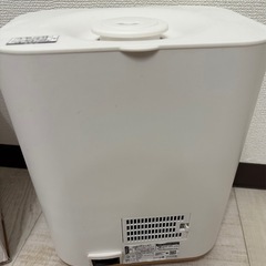 [山善] 加湿器 加熱式 スチーム式 ファン式 上から給水 (木造~8.5畳 / プレハブ洋室~14畳) タイマー付 湿度センサー搭載 加湿量3段階調整 着脱式タンク 360度回転ノズル ホワイト KSF-GB40(W)の画像