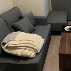 ソファ ダークグレーの画像
